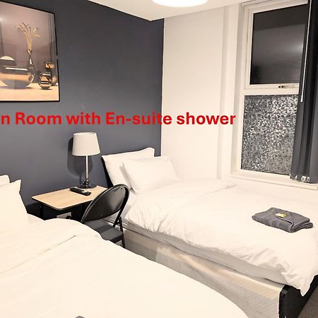 Blok 3 -Jacuzzi Suites, Apartment & Ensuite Rooms Blackpool Bagian luar foto