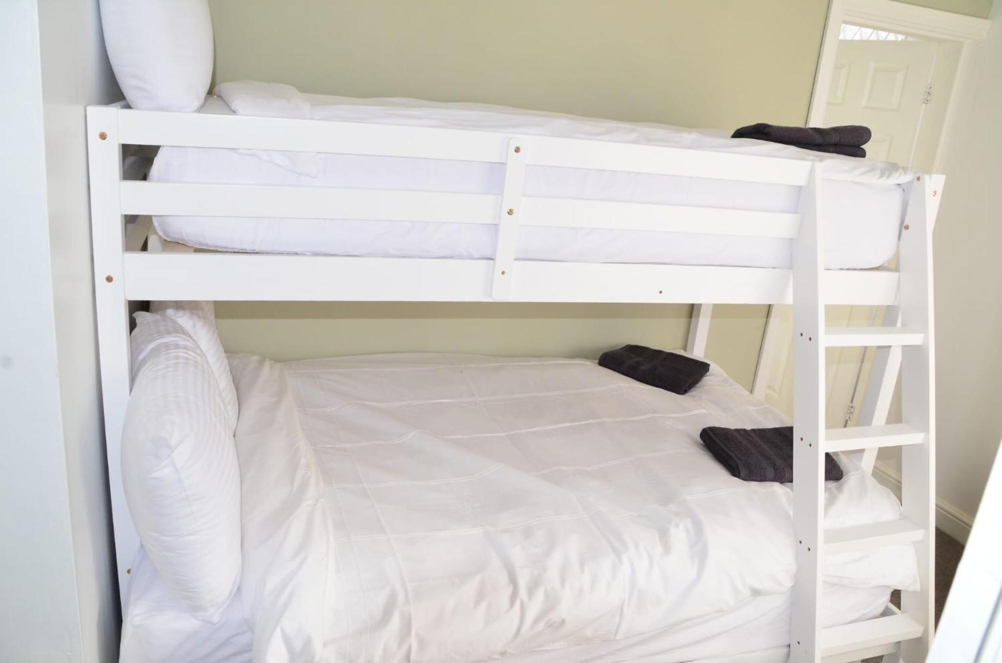Blok 3 -Jacuzzi Suites, Apartment & Ensuite Rooms Blackpool Bagian luar foto