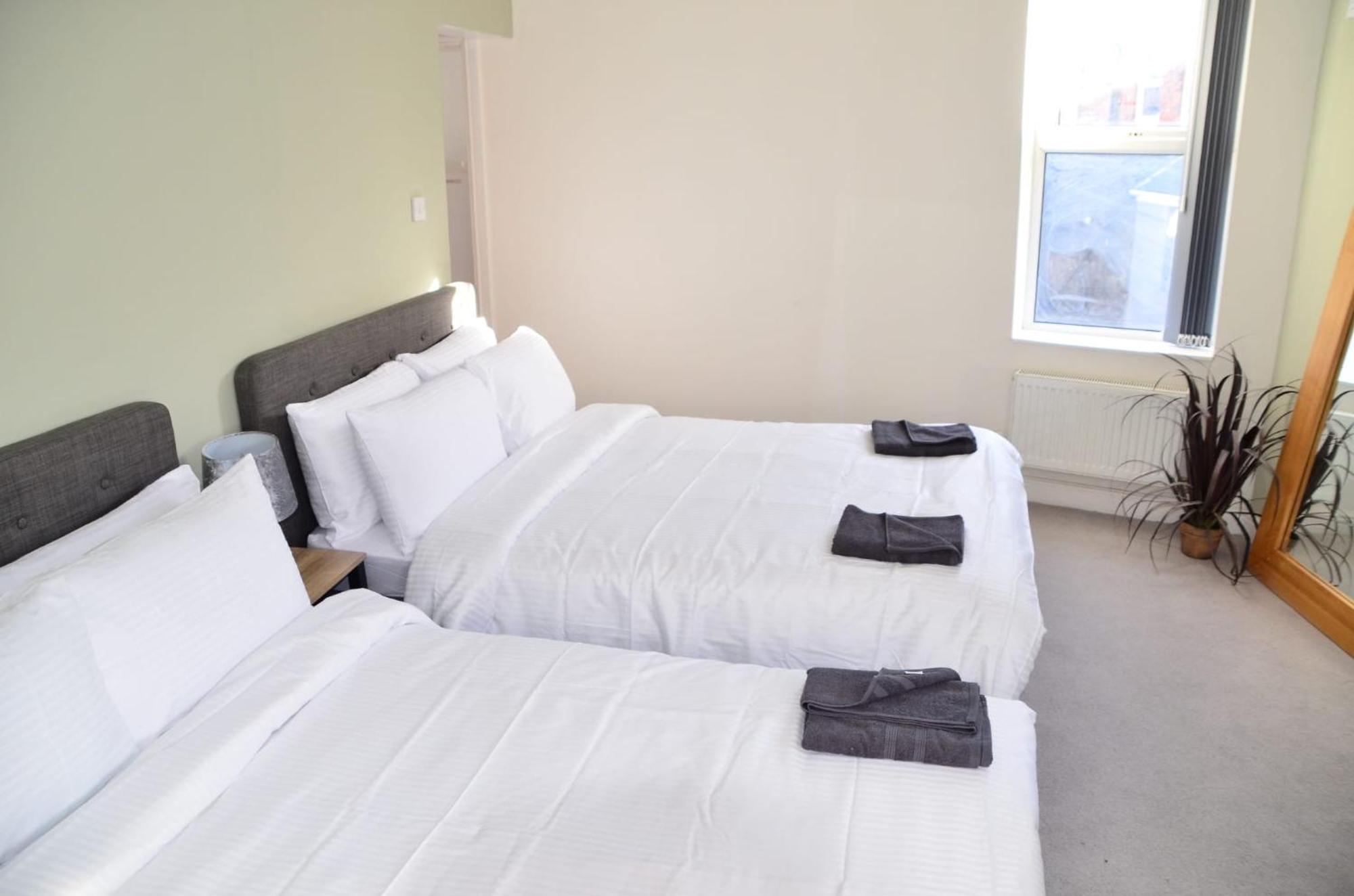 Blok 3 -Jacuzzi Suites, Apartment & Ensuite Rooms Blackpool Bagian luar foto