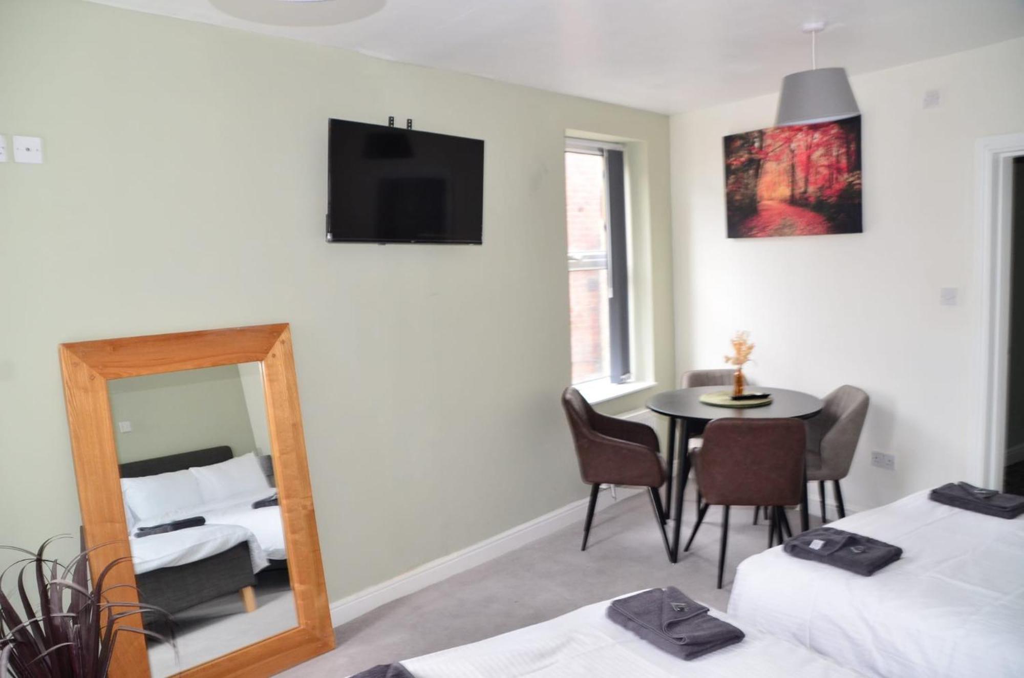 Blok 3 -Jacuzzi Suites, Apartment & Ensuite Rooms Blackpool Bagian luar foto