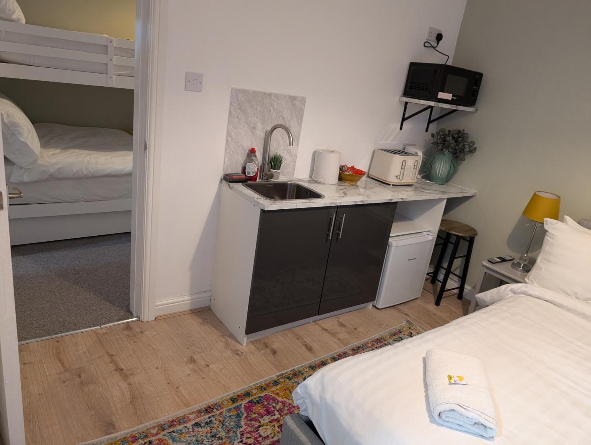 Blok 3 -Jacuzzi Suites, Apartment & Ensuite Rooms Blackpool Bagian luar foto
