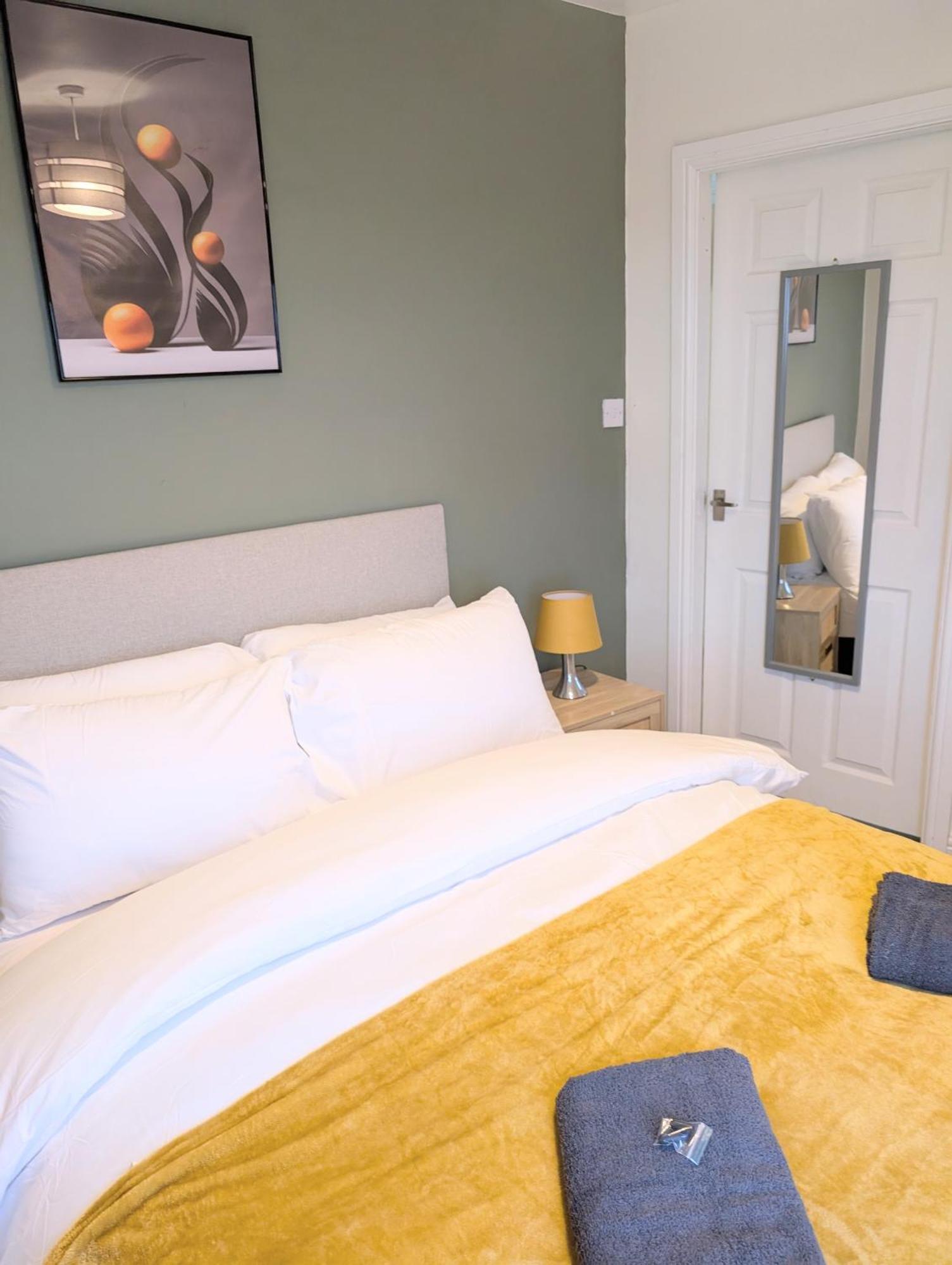 Blok 3 -Jacuzzi Suites, Apartment & Ensuite Rooms Blackpool Bagian luar foto