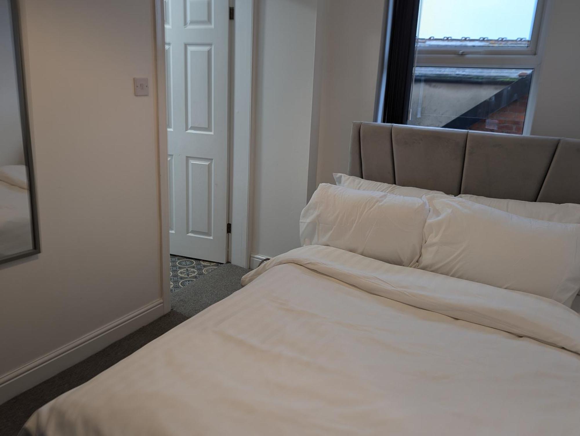 Blok 3 -Jacuzzi Suites, Apartment & Ensuite Rooms Blackpool Bagian luar foto