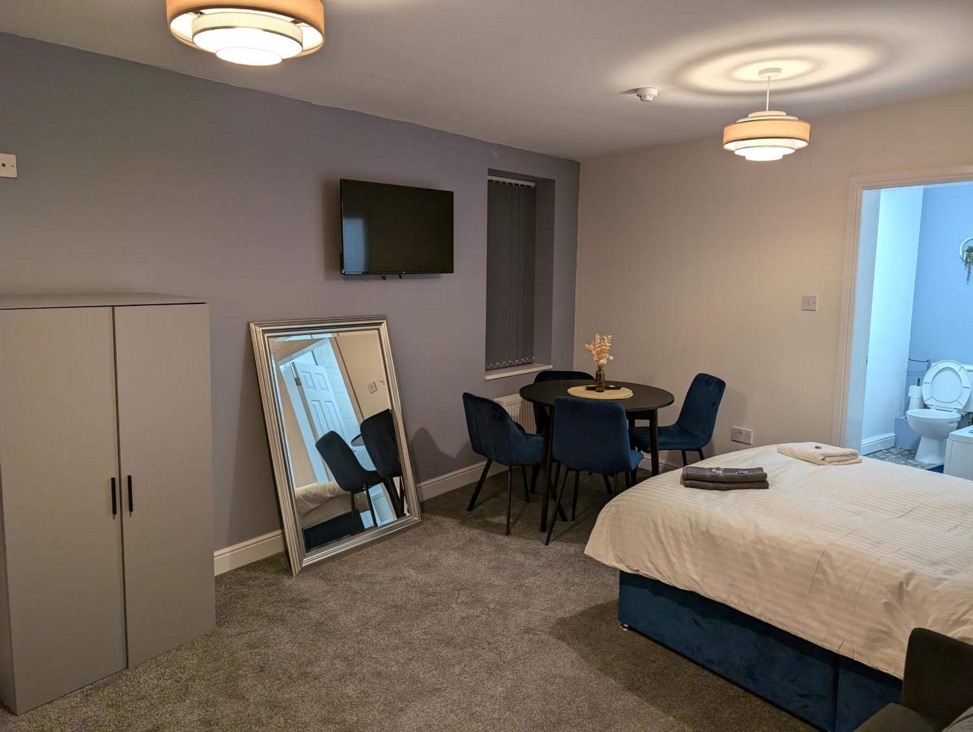 Blok 3 -Jacuzzi Suites, Apartment & Ensuite Rooms Blackpool Bagian luar foto